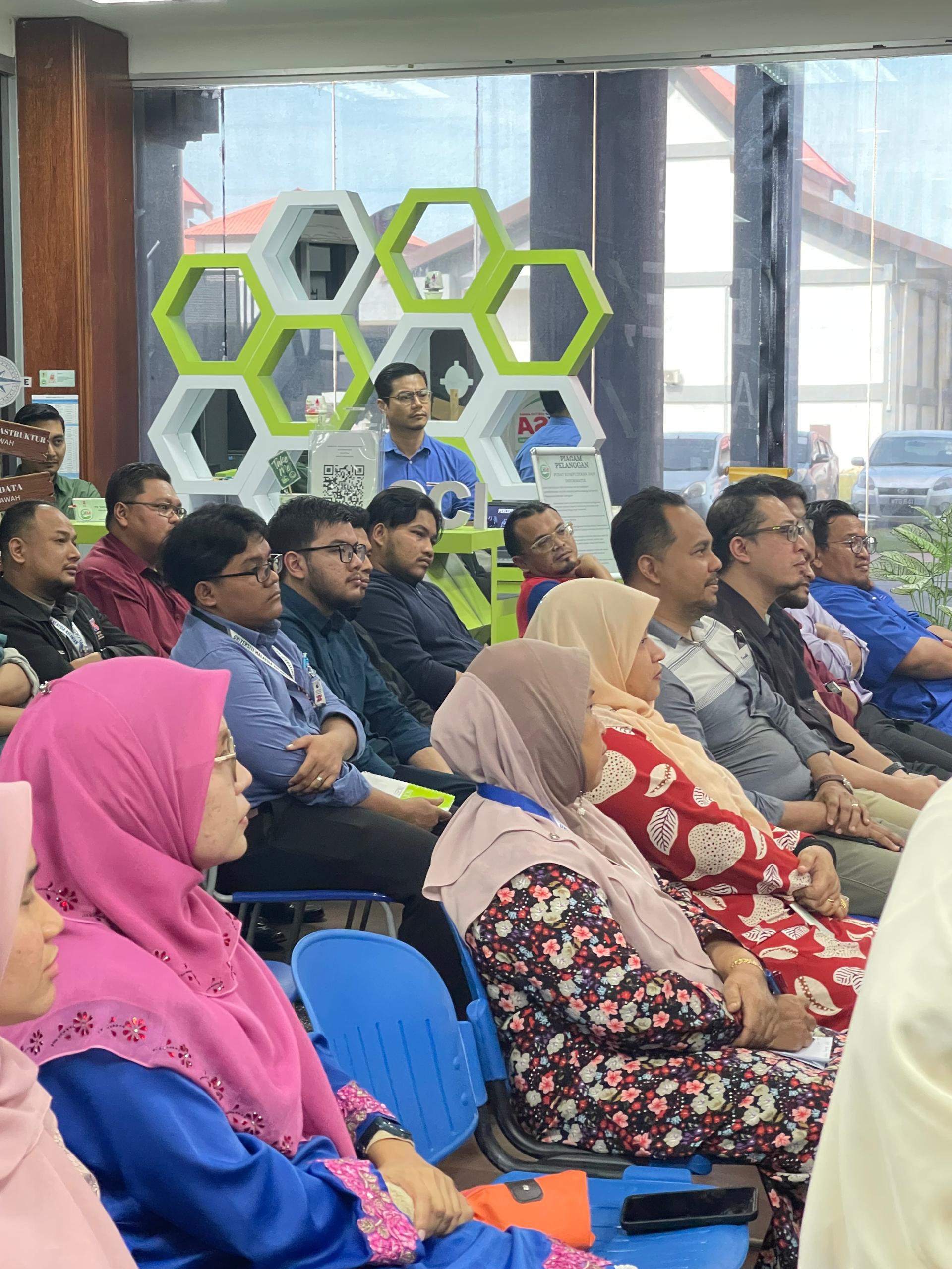 SESI PERKONGSIAN OLEH TNC A&A BERSAMA STAF PUSAT KOMPUTERAN DAN INFORMATIK (CCI)